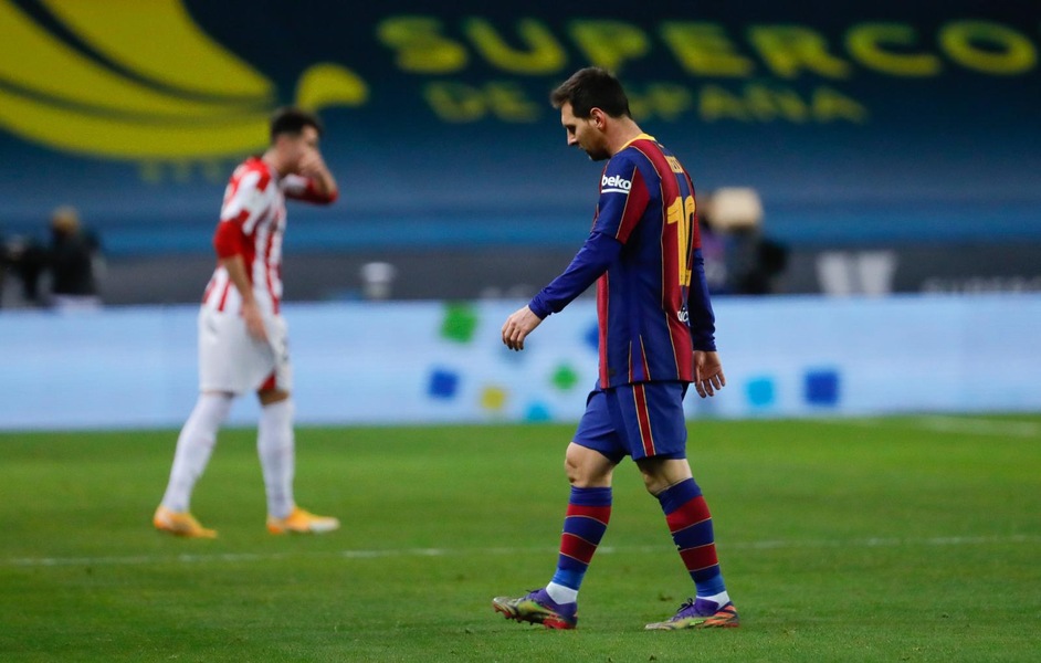 Messi e il pugno a Villalibre, i media spagnoli non perdonano e Koeman...