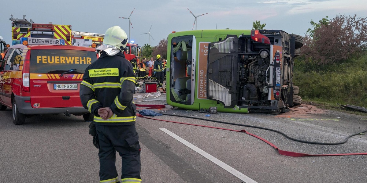 Pullman Flixbus si ribalta, 20 feriti in autostrada in Germania