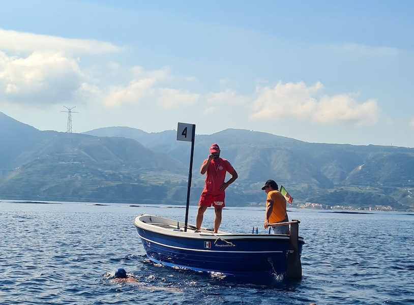 Cronaca di una traversata dello Stretto di Messina a nuoto