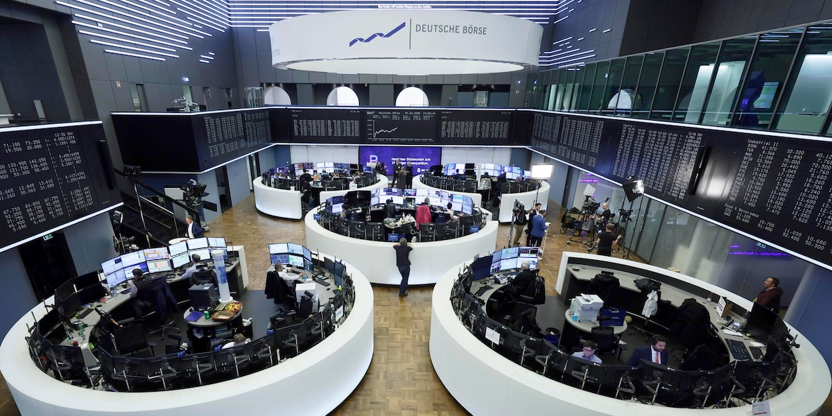 Borsa: l'Europa debole valuta annunci sui dazi, Milano -0,2%