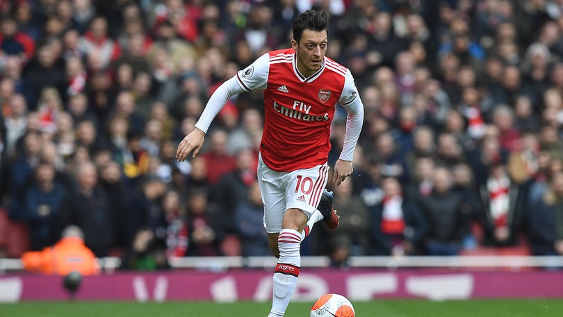 Özil-Arsenal, dopo le accuse spunta l’offerta del Fenerbahçe