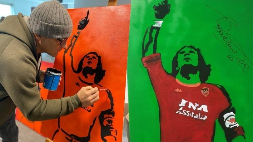 Totti e i ritratti autografati messi all'asta per i bambini