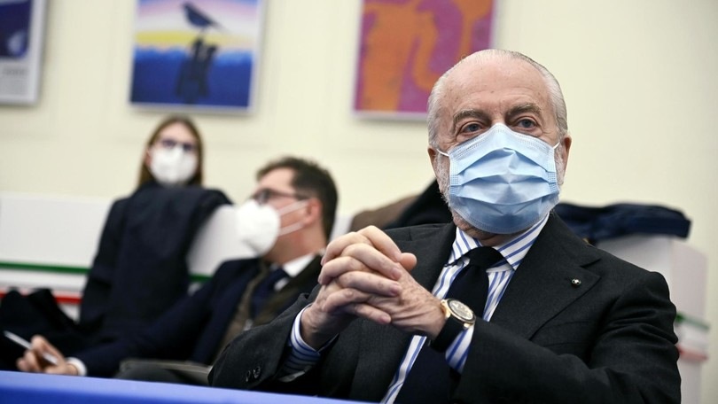 De Laurentiis, stoccata a Pirlo: "Facesse solo l'allenatore"