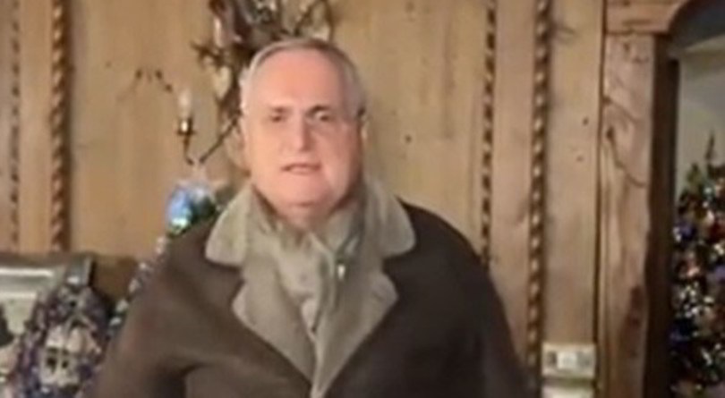 "Buon Natale da Lotito", ma i social si soffermano su un dettaglio