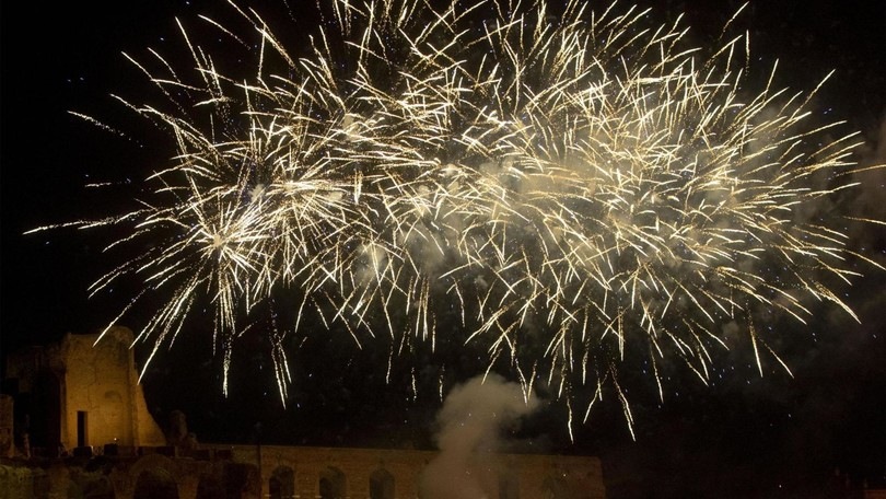 Capodanno 2020, sì ai party in compagnia. Su WhatsApp si aggira il coprifuoco…