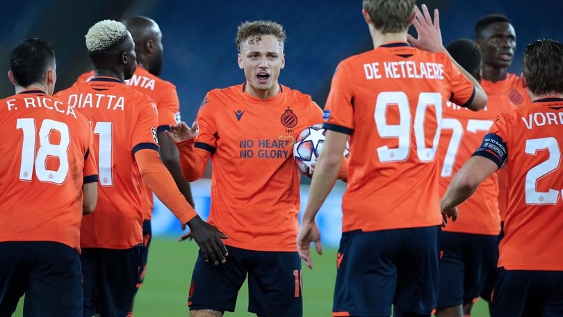 Belgio: vietati gli abbracci dopo i gol e multe per chi non indossa la mascherina