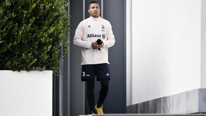 Alex Sandro positivo al Coronavirus: l'annuncio della Juve