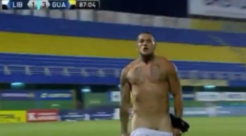Bobadilla, esultanza hot in Paraguay: uno spogliarello dopo il gol