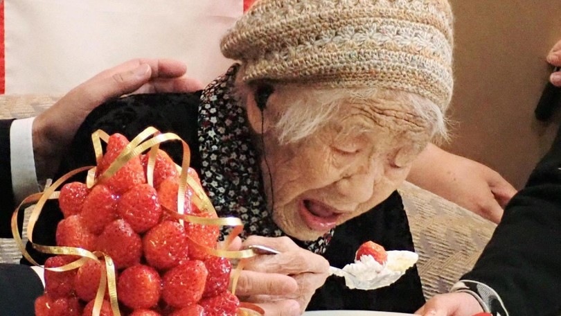 Tokyo 2020, compie 118 anni la tedofora delle Olimpiadi