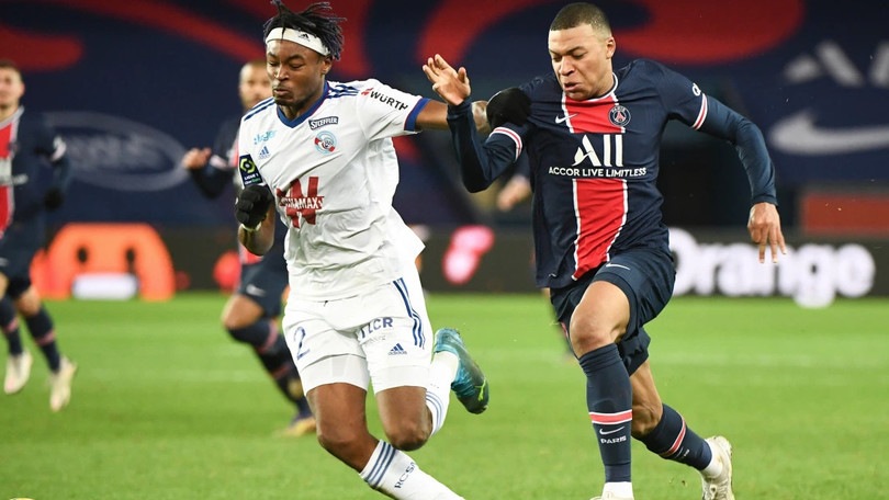 Simakan, il Milan insiste ma il Chelsea prova a inserirsi