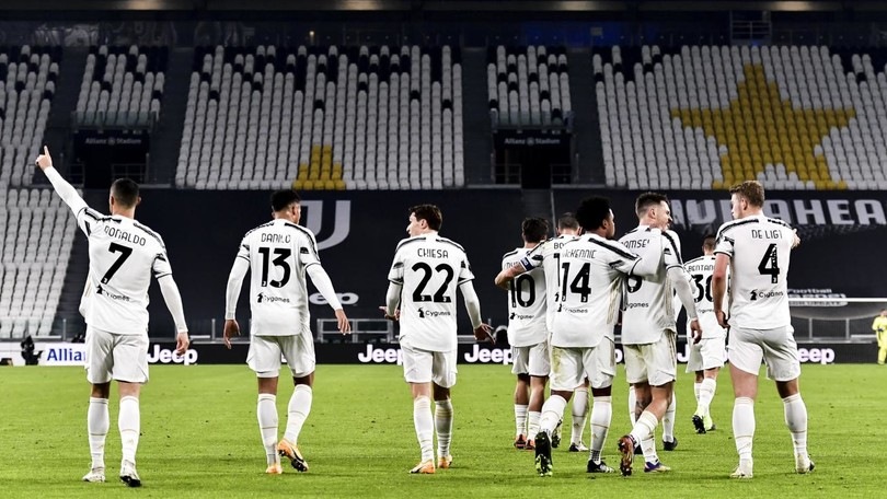 Juve partita per Milano, Pirlo ha anche Dybala per il Milan