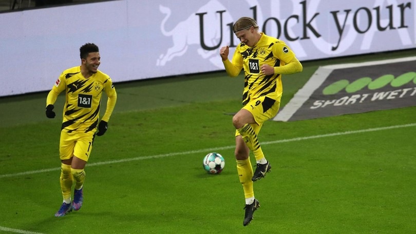 Lipsia fermato dal Dortmund: il Bayern resta in vetta. Schick salva il Leverkusen