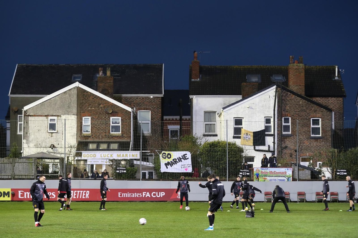 Marine-Tottenham, tifosi in giardino per vedere il match
