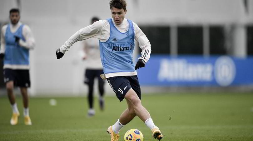 Juve, Chiesa e McKennie vedono l'Inter: lavoro a parte