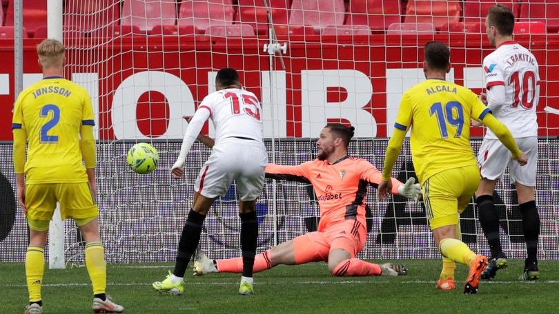 Aspettando Gomez il Siviglia si gode En-Nesyri, Villarreal frenato dall'Huesca