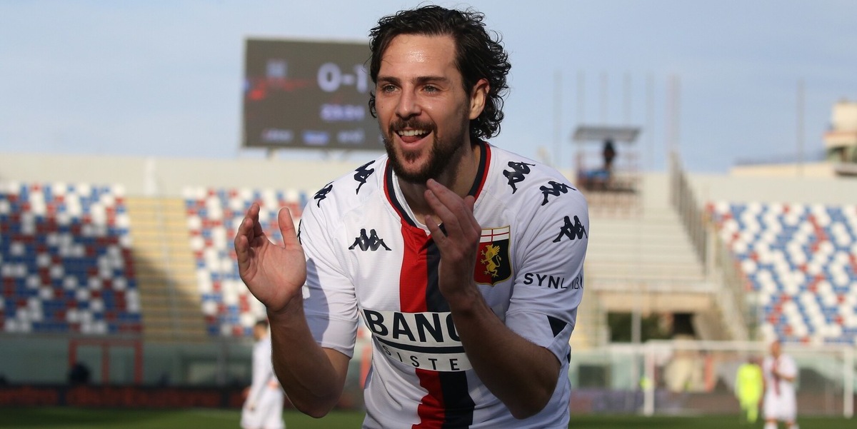 La doppietta di Destro fa volare il Genoa: Crotone ko 3-0