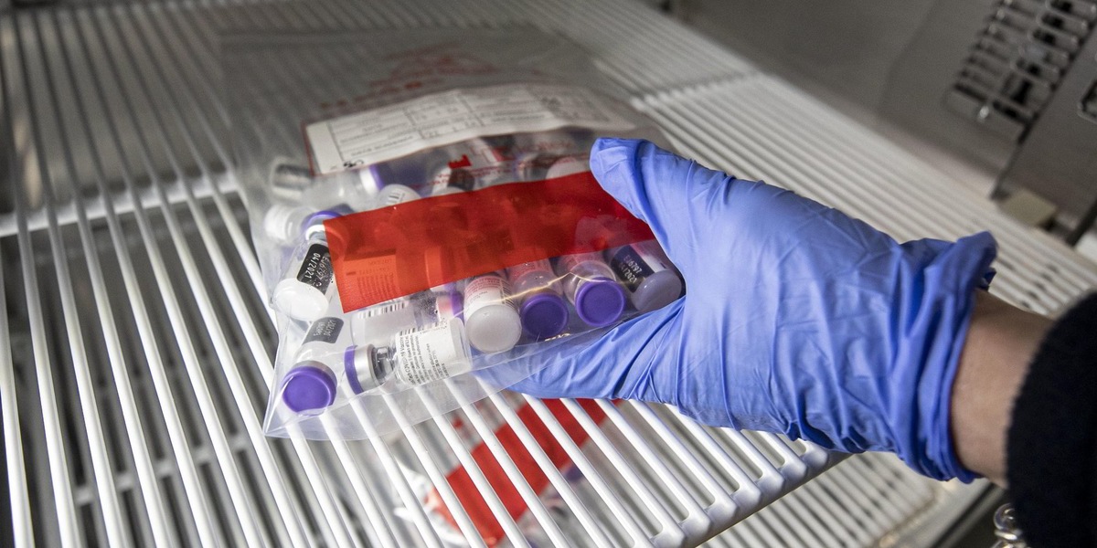 Vaccino russo Sputnik con AstraZeneca per vincere il Covid