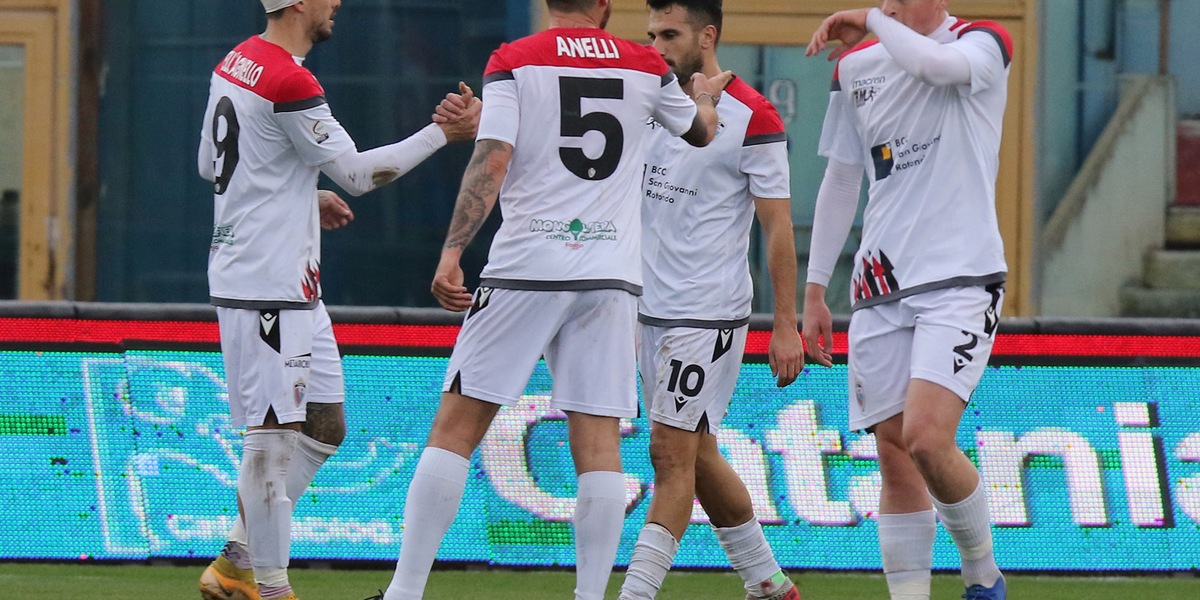 Il Teramo non viola il fortino del Foggia: 0-0. Modena, pareggio con rimpianti