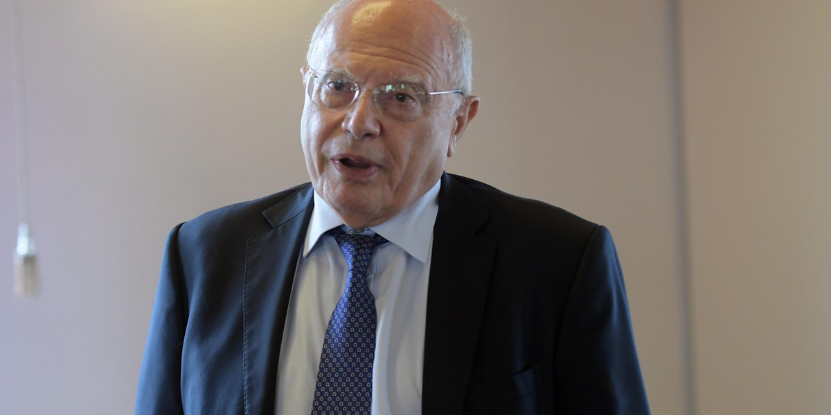 Galli non ci sta: "Sbagliato riaprire le scuole, ora altri sacrifici"