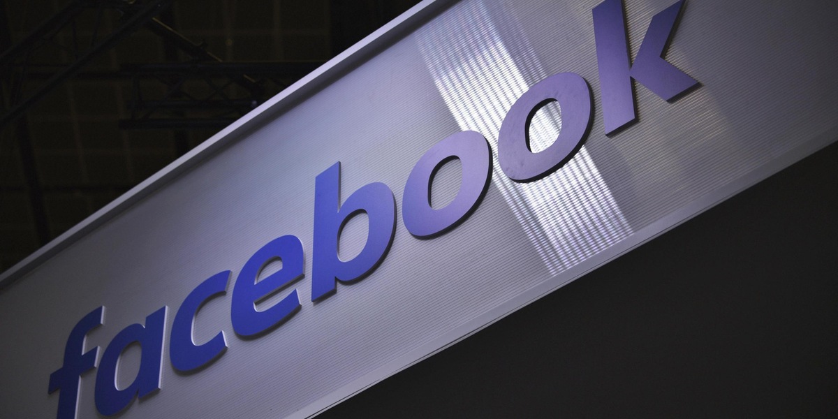 Coronavirus, Facebook rimuove post con fake news sui vaccini