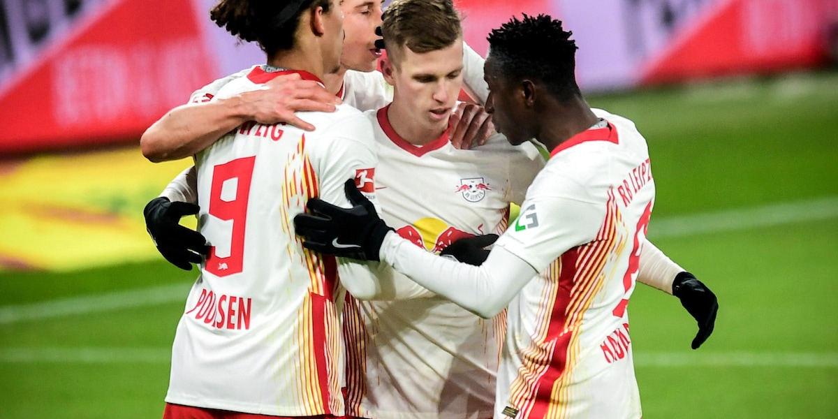 Bundesliga, il Lipsia batte 2-1 l'Augsburg e accorcia sul Bayern