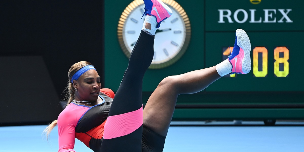 Serena Williams più forte di una caduta: è ai quarti degli Australian Open