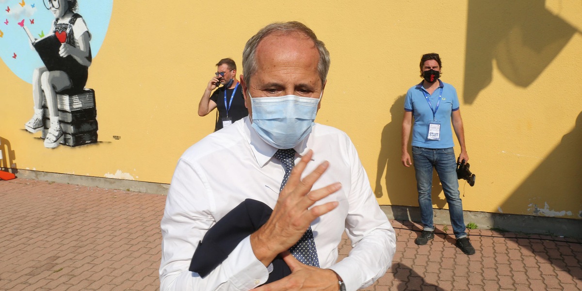 Variante inglese, Crisanti: "Come se non avessimo vaccinato nessuno"