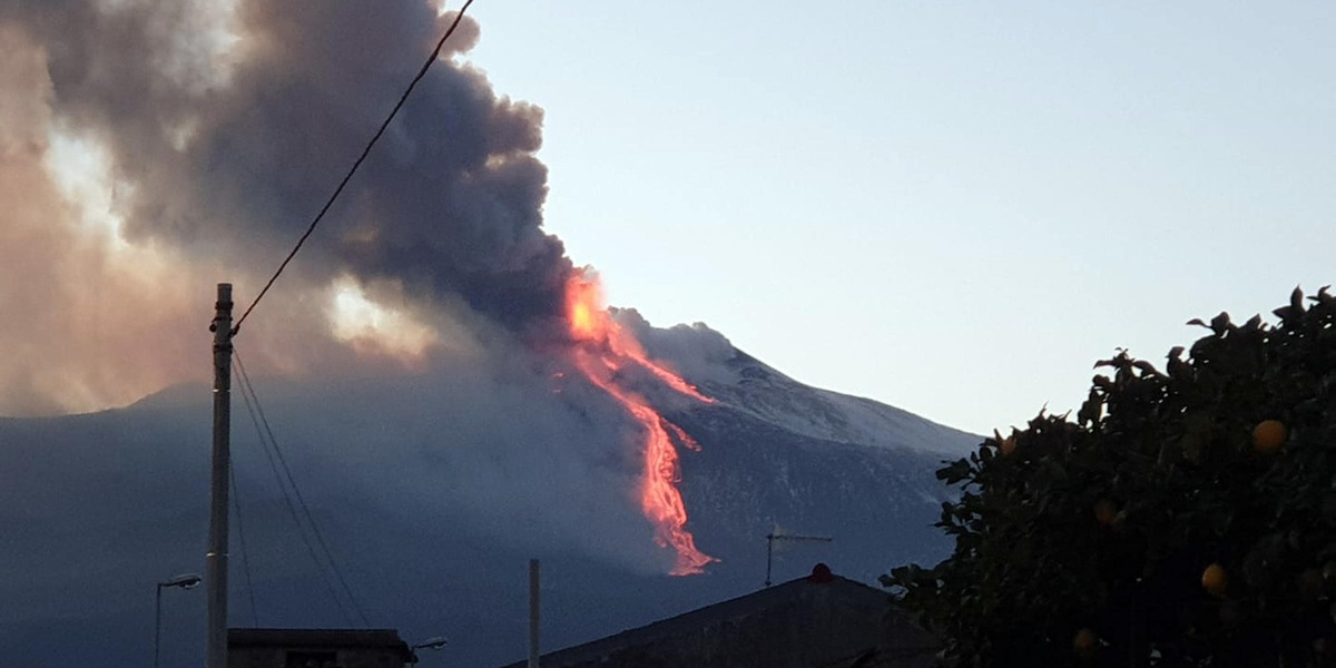 L'Etna erutta: le riprese sono suggestive