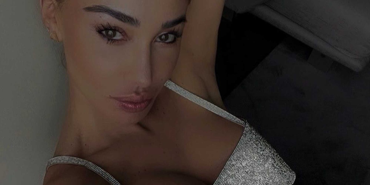 Belen, pancino e stivale aggressive