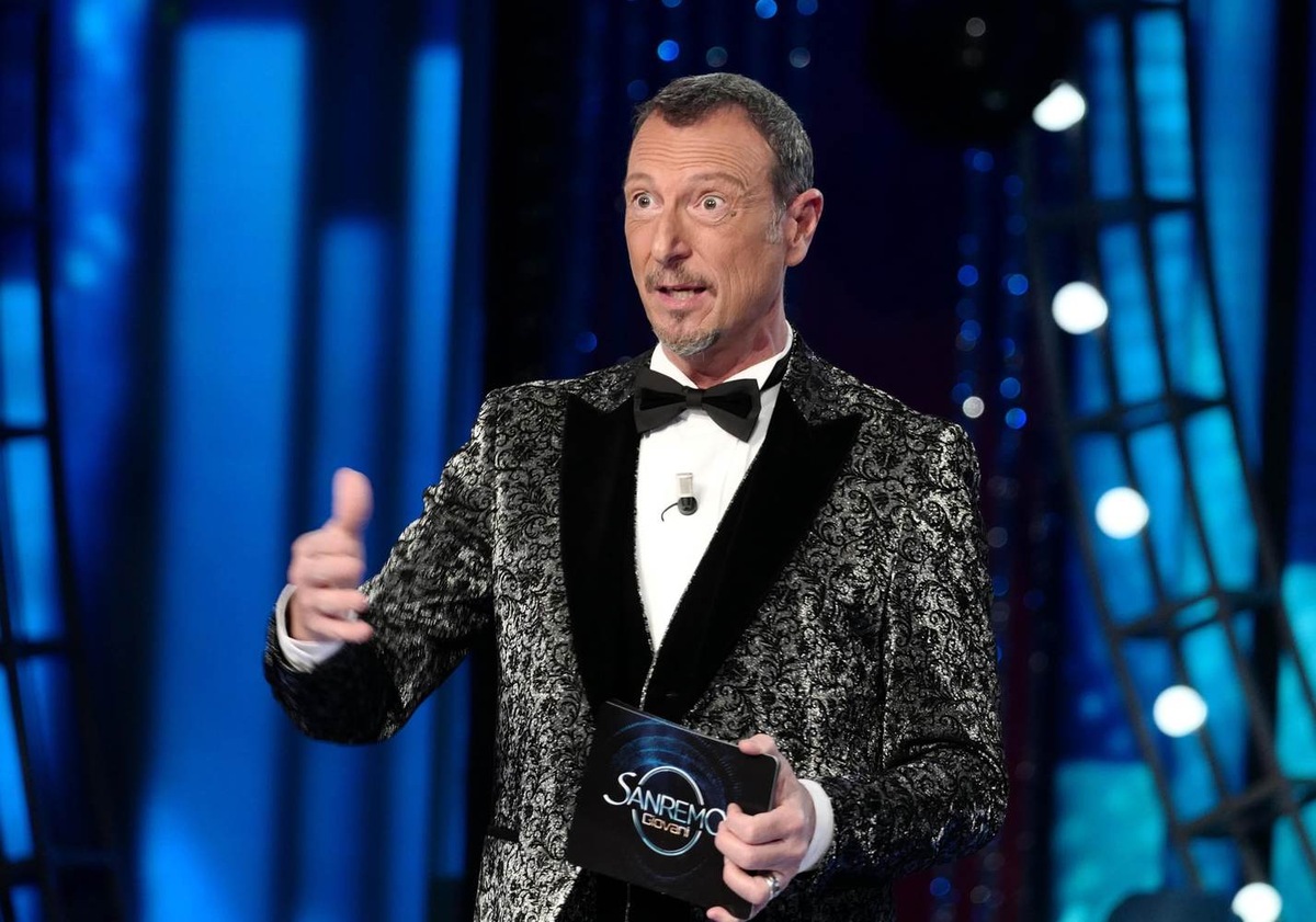 Sanremo, cantante positivo al Covid. Come sta, parla Amadeus