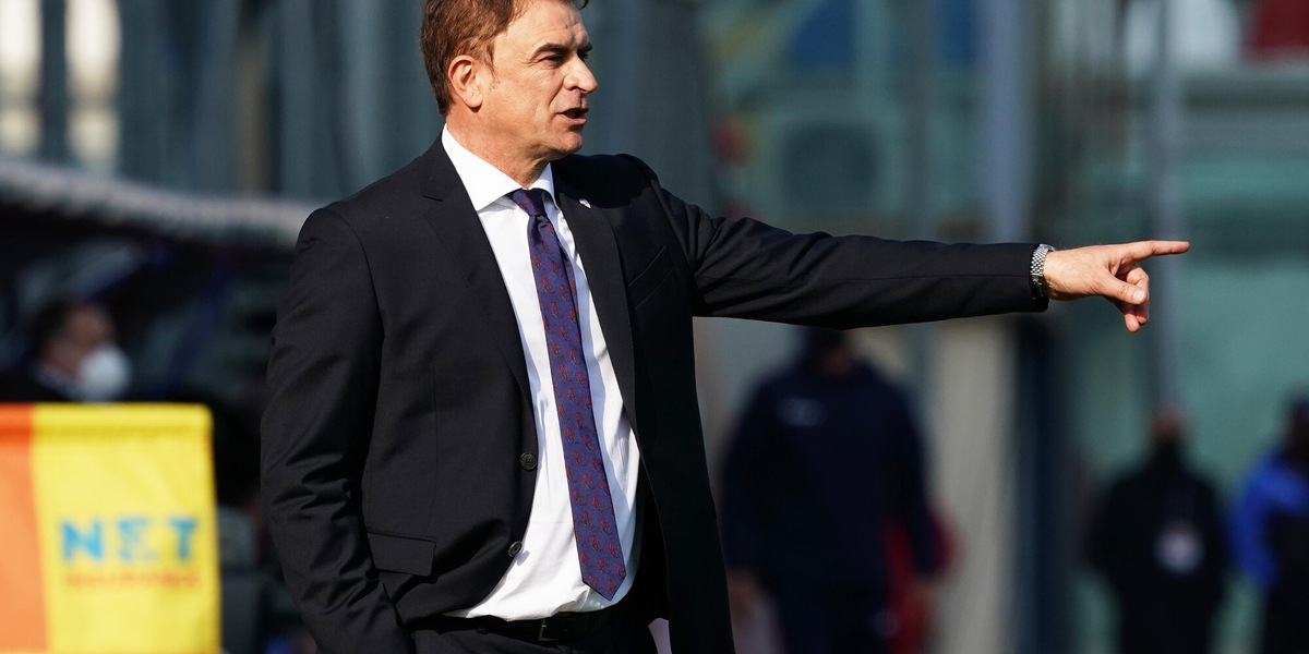 Cagliari, Semplici verso la Sampdoria: "Recuperiamo Rugani e Simeone"