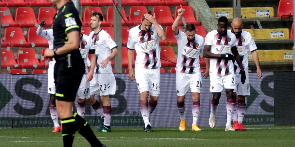Serie B: Salernitana, Spal e Frosinone ok. Pareggia la Reggina