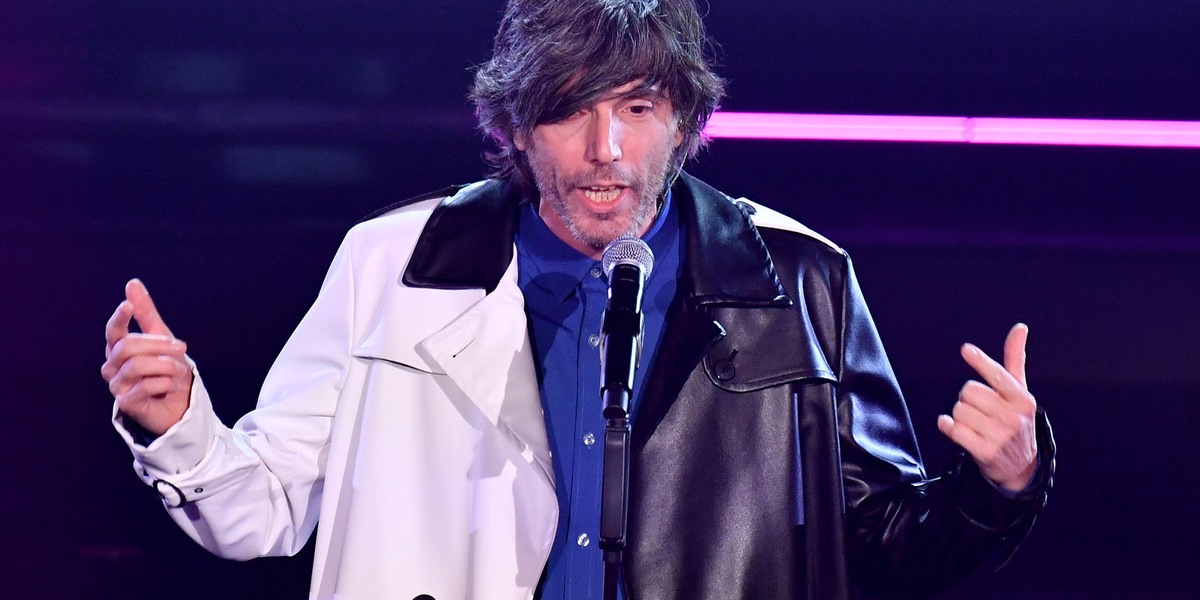 Sanremo, Bugo canta dopo la Juve: "Grazie Amadeus"