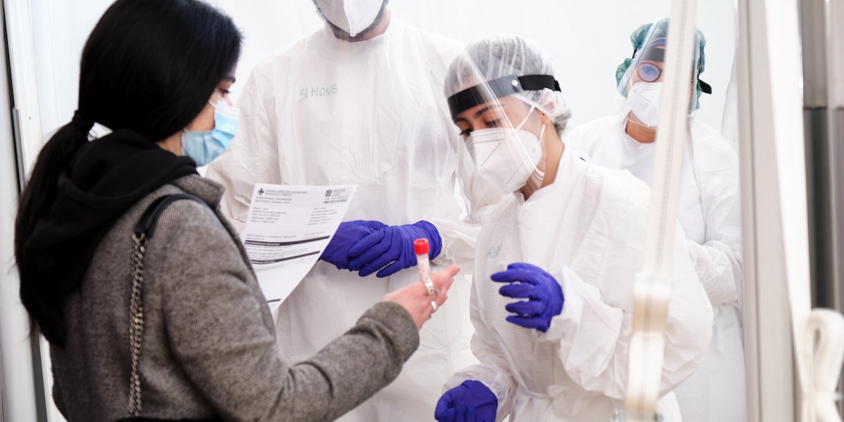 Coronavirus, i dati in Italia: 20.765 nuovi casi e 207 morti