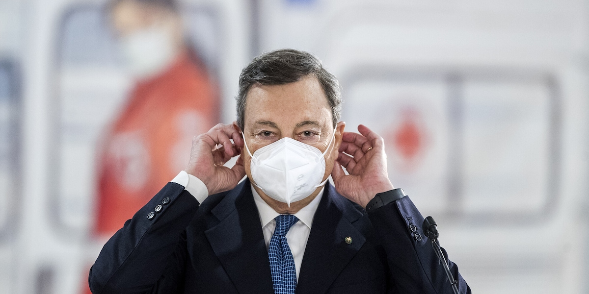 Draghi: "Vaccino unica soluzione alle restrizioni"