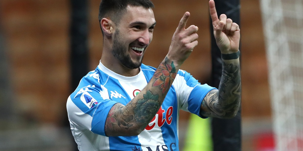 Il diagonale di Politano rilancia il Napoli: Milan ko