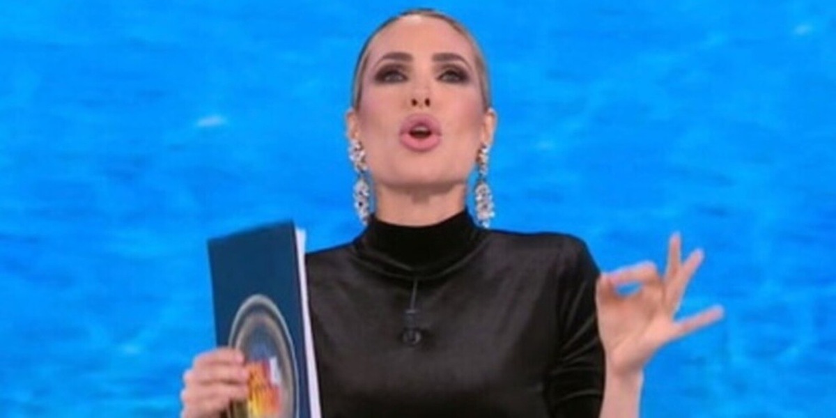Il lapsus di Ilary Blasi all'Isola dei Famosi: la gaffe è clamorosa