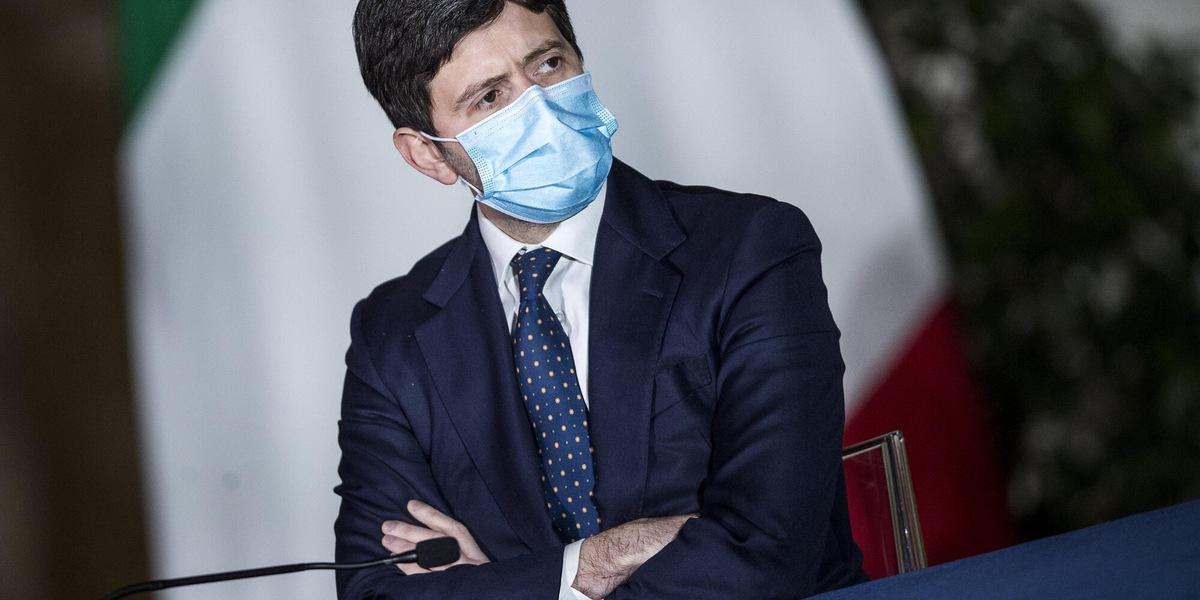 Speranza: le ultime parole su AstraZeneca e sui vaccini in Italia