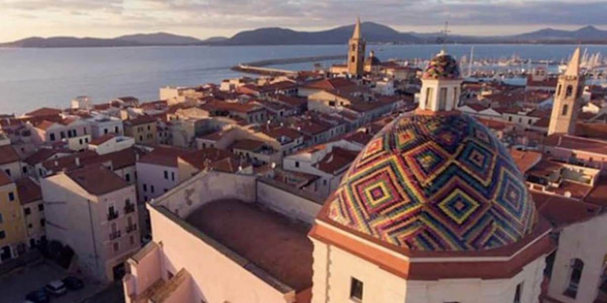 Sardegna blindata per Pasqua: insulti razzisti sui social