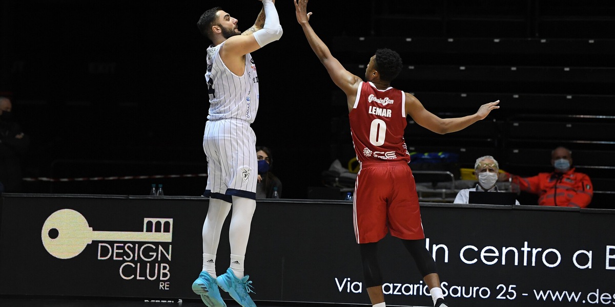 Fortitudo, calcio alla crisi: battuta Reggio Emilia 71-68