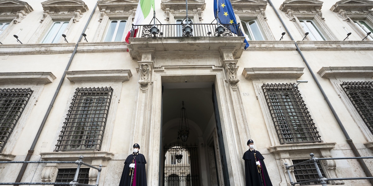 Covid, nuovo decreto: addio zona gialla, via libera ai concorsi