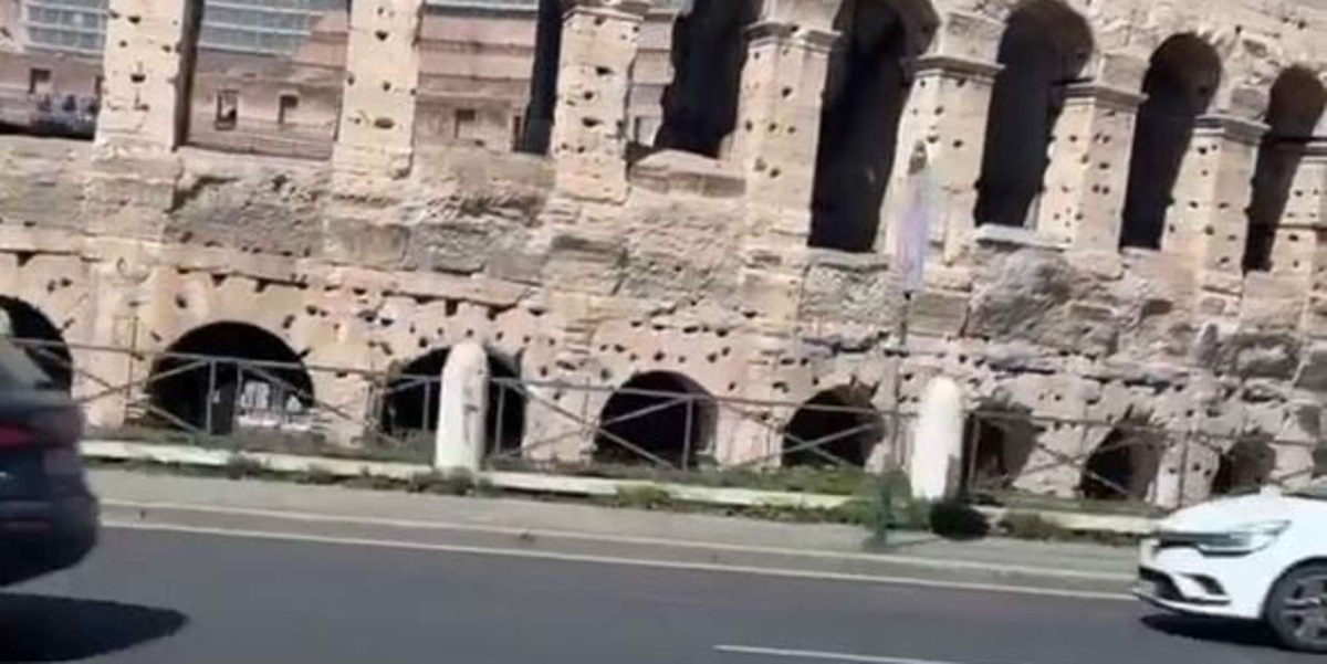 Christian Vieri elogia il Colosseo, ma la canzone è per Napoli...