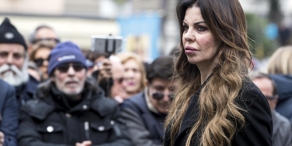 Alba Parietti si scaglia contro un follower: "Sei un maiale"