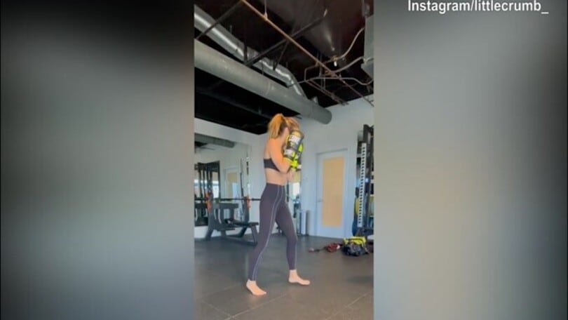 Elisabetta Canalis, una furia in allenamento