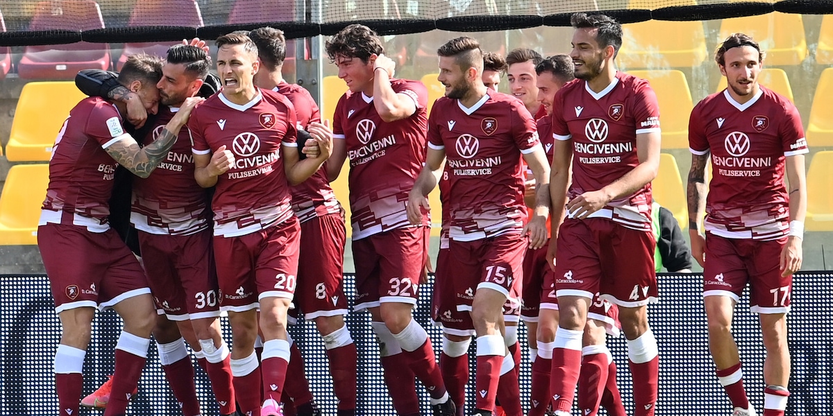 Reggina, inizia la rincorsa al sogno playoff: contro la Reggiana per il bis