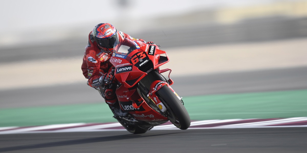 MotoGp, prove libere 2 Gp Portogallo: Bagnaia in testa, Marquez sesto. Rossi ancora indietro