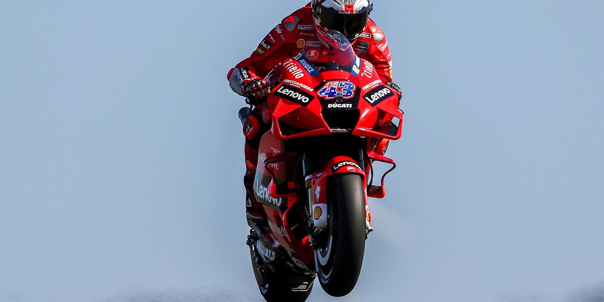MotoGp, warm-up Gp Portogallo: Miller davanti, Rossi 18°