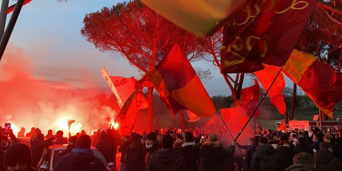 Roma, mercoledì la Curva Sud a Trigoria prima di Manchester