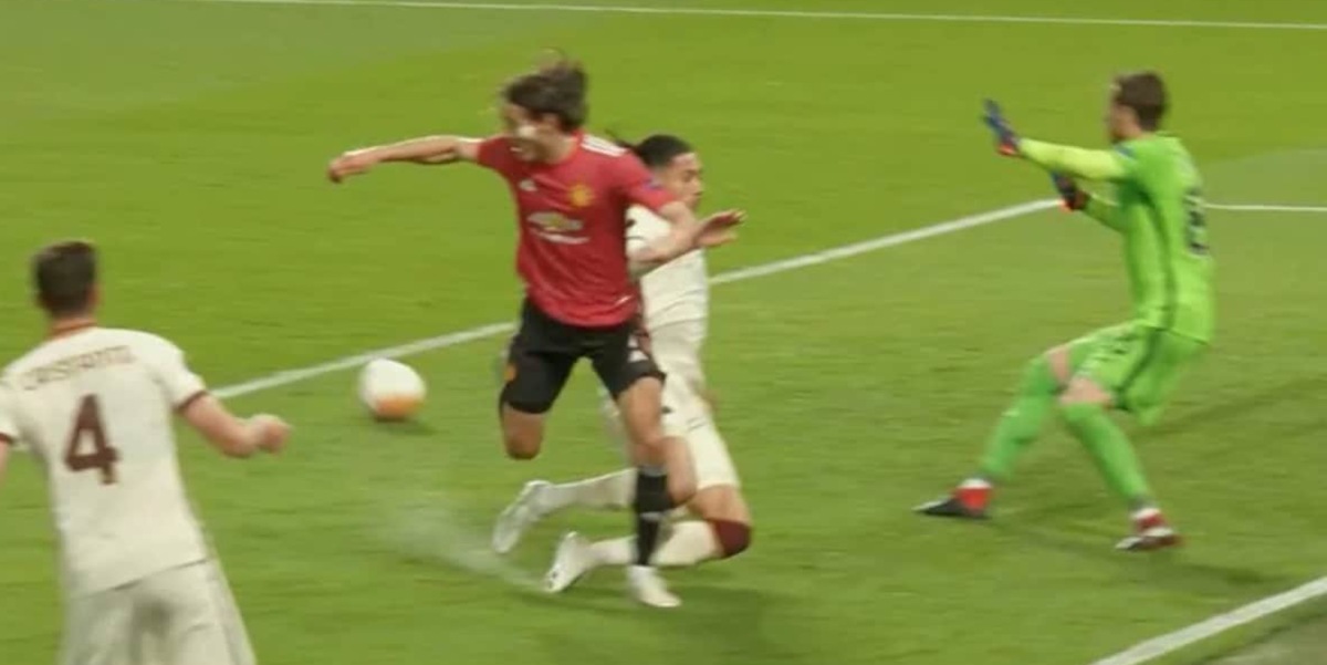 Moviola Manchester United-Roma: rigore generoso su Cavani