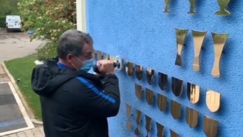 Conte posta sui social gli scudetti lucidati alla Pinetina